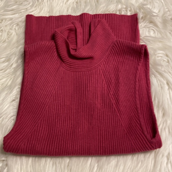 Women Shirt size S long 22” - Picture 4 of 5